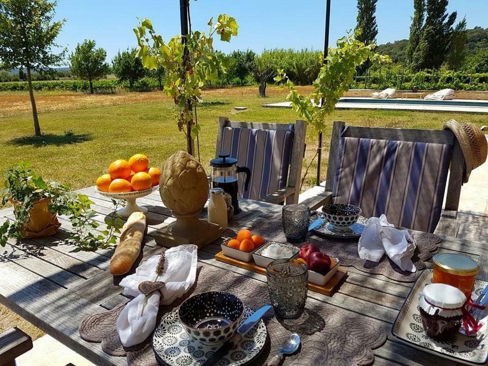 Fontaine De Cerier Bed & Breakfast Castillon-du-Gard Dış mekan fotoğraf