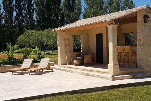Fontaine De Cerier Bed & Breakfast Castillon-du-Gard Dış mekan fotoğraf