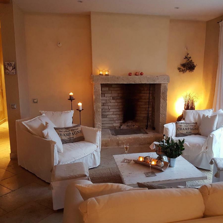 Fontaine De Cerier Bed & Breakfast Castillon-du-Gard Dış mekan fotoğraf
